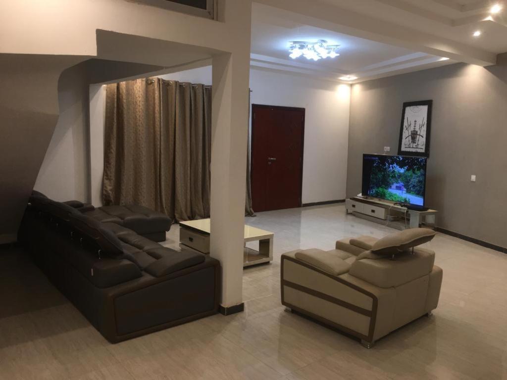 Villa Kage: Luxurious 6-Bedroom Retreat with Games & Entertainment Saly Exterior photo
